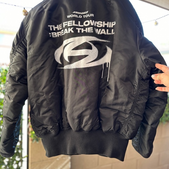ATEEZ - WORLD TOUR JACKET - NWT - SIZE L - Picture 2 of 3